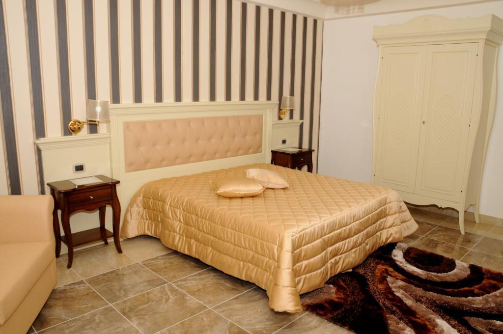 Regina Di Saba - Hotel Villa Per Ricevimenti Гроттаминарда Номер фото