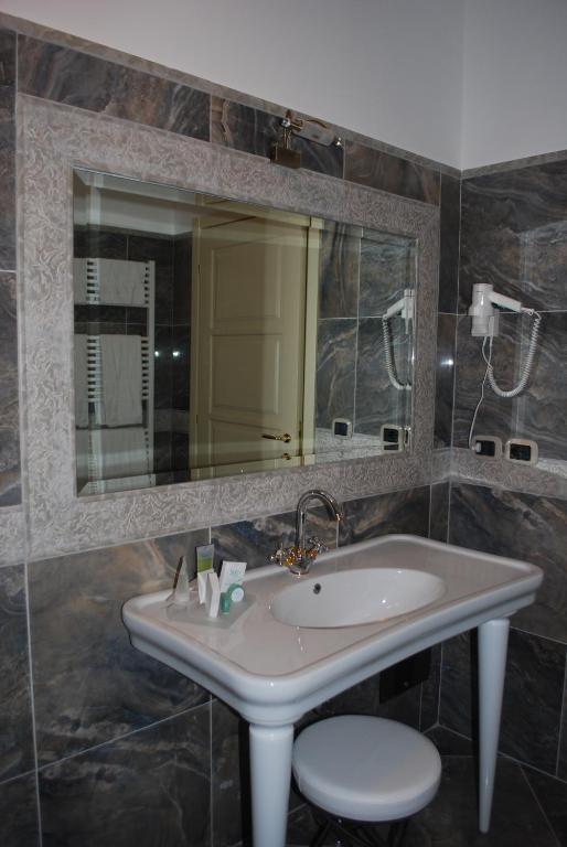 Regina Di Saba - Hotel Villa Per Ricevimenti Гроттаминарда Номер фото